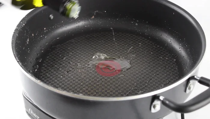 Sauté aromatics: Add more oil to the pan, add ginger and garlic, and cook until fragrant.