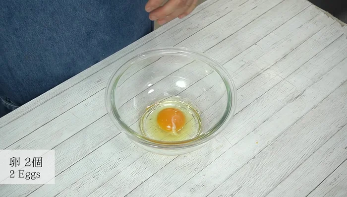 Prepare the arranged egg filling: Repeat steps 1-3 for the egg filling. Finely chop onion, soak in vinegar for 5 minutes, and add to the cooled egg mixture along with mayonnaise, salt, and pepper.