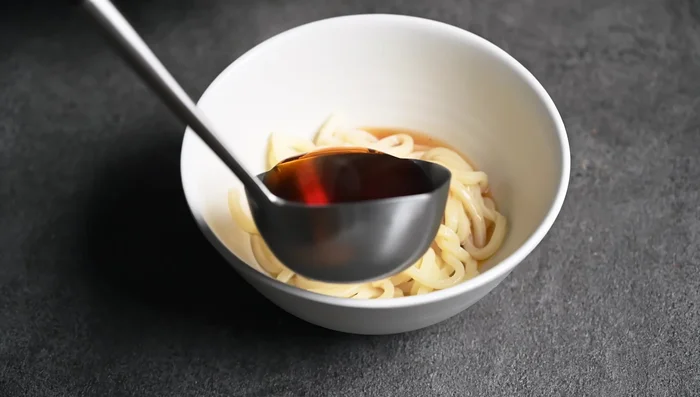 Add several ladles of the soup broth.
