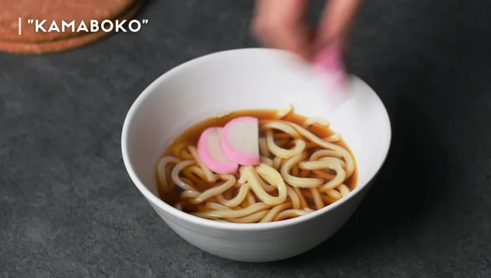 Add toppings such as koboko, spring onion, tenkasu, and shichimi chili to taste.