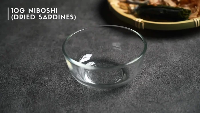 Remove heads from dry sardines (nibosi).