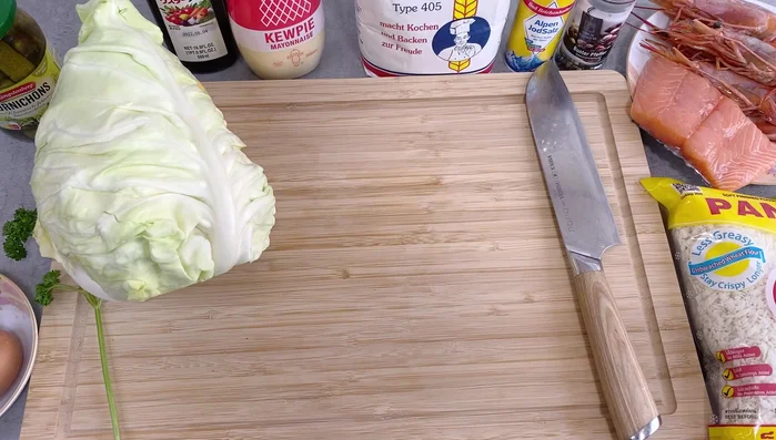 Cut the cabbage thinly for the side dish. Use a sharp knife and the 'cat's paw' technique for efficient cutting.
