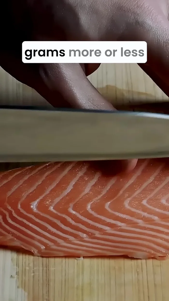 Cut 100g of sashimi-grade salmon into small cubes and add to the bowl.