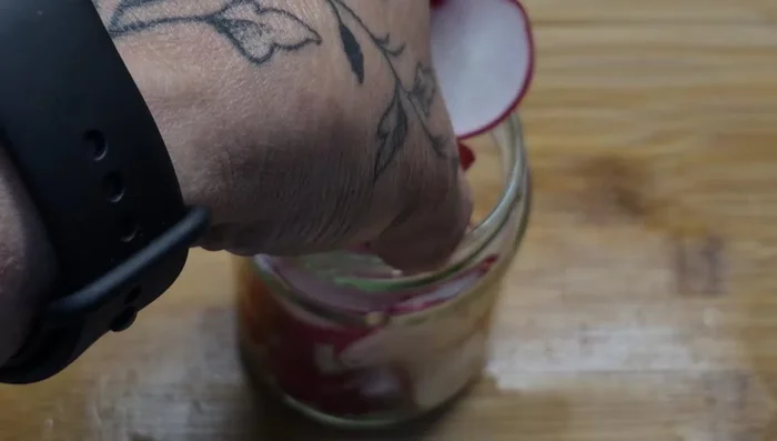 Pour the vinegar mixture over the radishes, filling the jar to the brim.