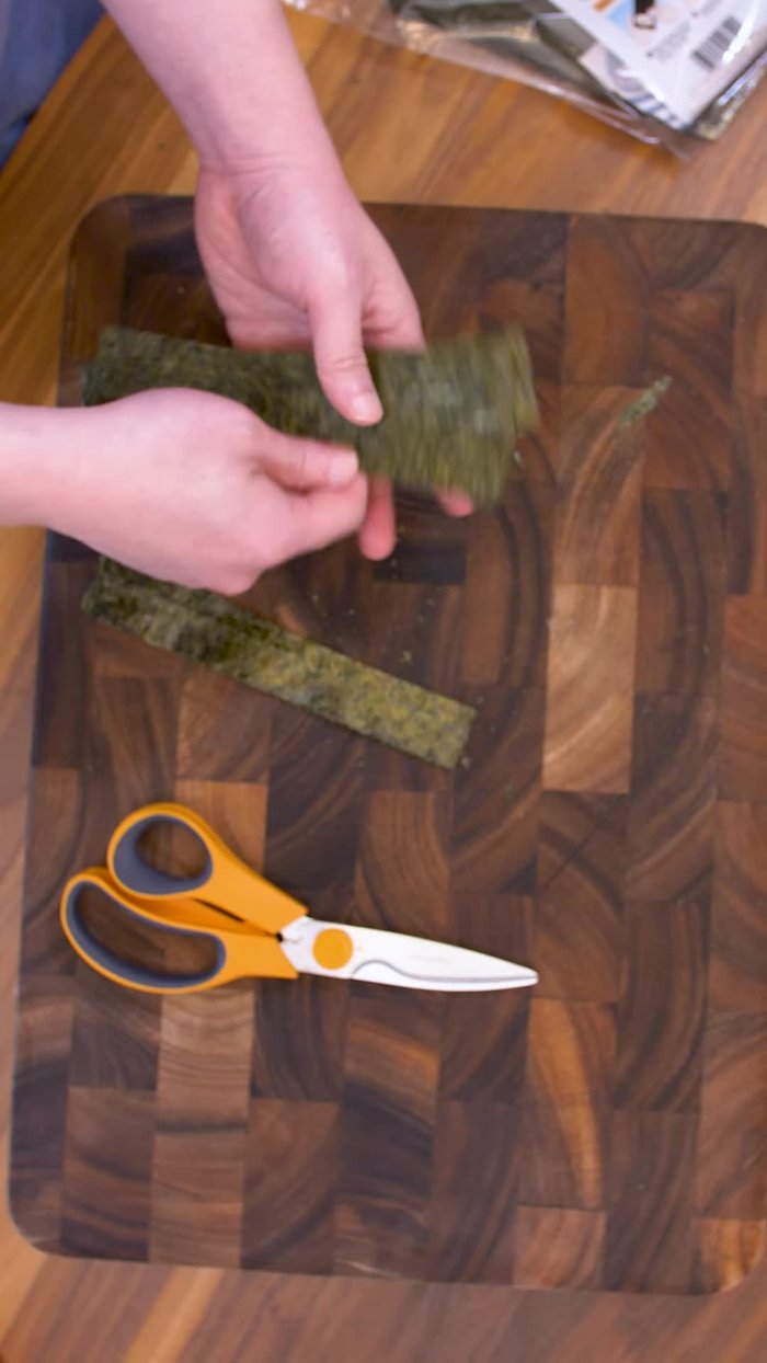 Prepare the rice: Wet your hands, take 15 grams of seasoned sushi rice, and shape it into a small log.