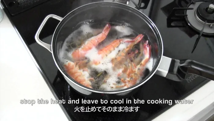 Cool the shrimp: Turn off the heat and let the shrimp cool in the cooking water (77.75).