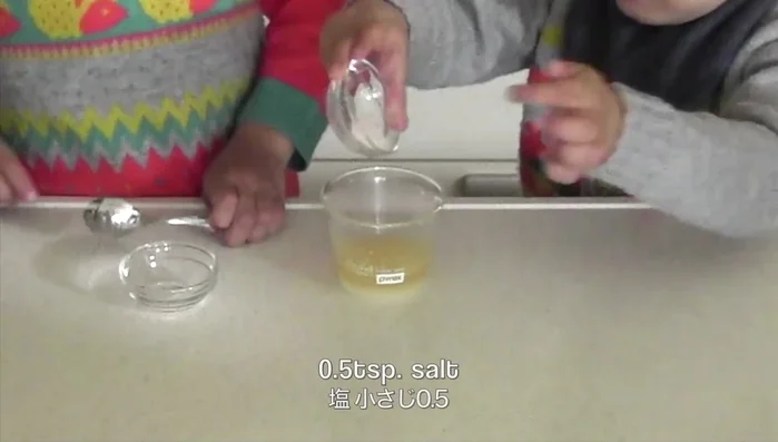 Make sushi rice: Prepare sushi rice using rice vinegar, sugar, and salt. The amounts are to your preference (85.35). Microwave for a few seconds if needed to mix well (102.54). Add hot cooked rice and mix well (104.58). Use a rice bottle to shape the rice into an oval shape (107.4).