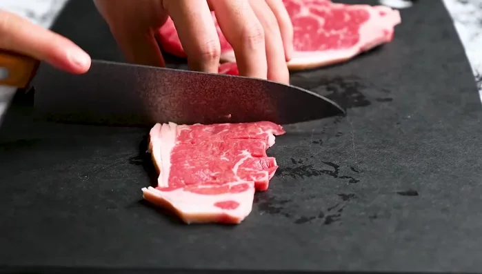 Cut the meat into bite-sized pieces.