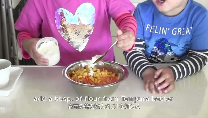 Add flour to the vegetables and coat evenly with your hands.