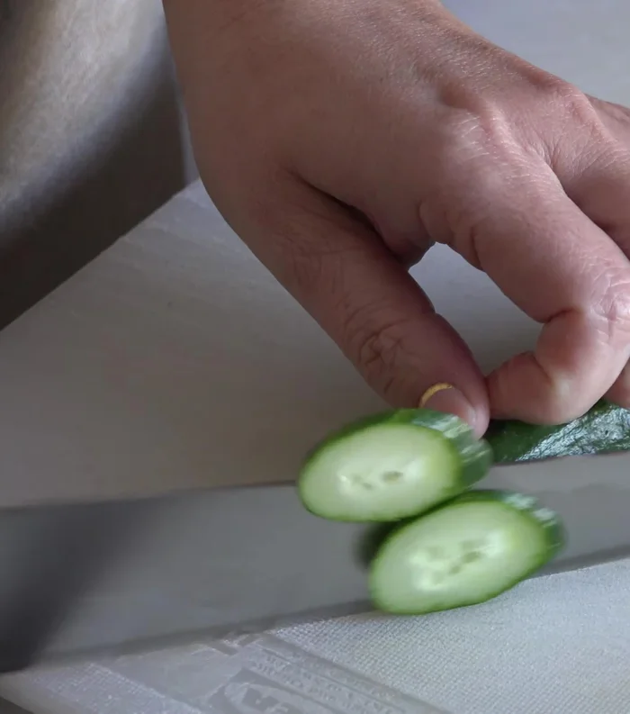 Prepare Cucumber: Slice cucumber thinly.