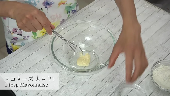 Make the batter halfway. Put mayonnaise in a bowl. Gradually add water, mixing until smooth. Cover and chill in the refrigerator.