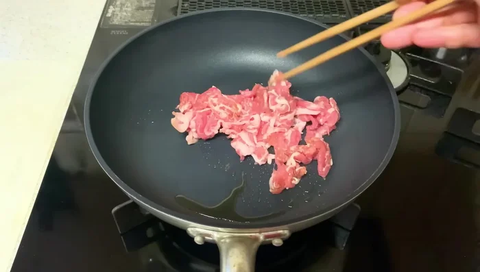 Fry the Pork: Add the marinated pork to the hot pan and brown it until fragrant. This will release the pork's oil.