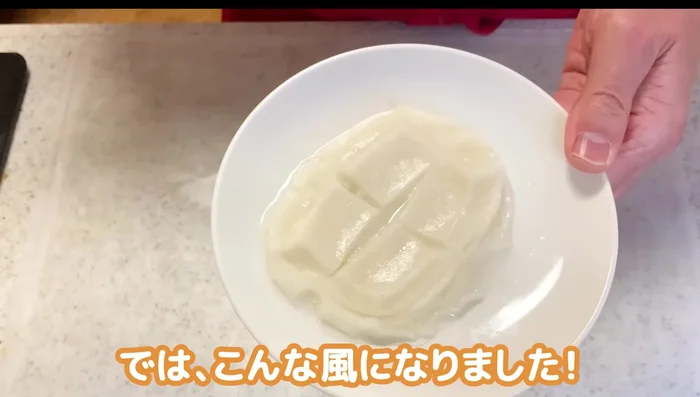Combine and serve: Gently squeeze the microwaved mochi and mix it thoroughly with the prepared sesame coating. Serve immediately and enjoy!