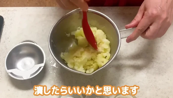 Transfer mashed potatoes to a bowl. Add salt, a pinch of sugar, and vinegar while potatoes are still hot. Mix well.