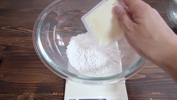 In a bowl, mix shiratama flour and silken tofu until well combined. The dough should be firm.