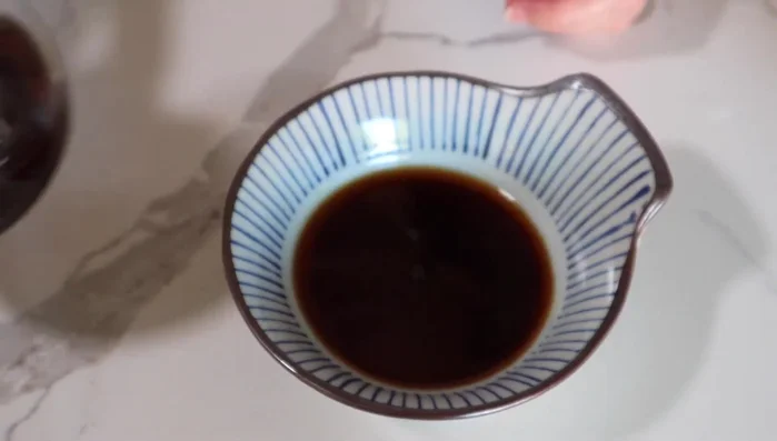 Prepare the dipping sauce: Add grated daikon radish and shichimi to individual bowls of ponzu sauce.