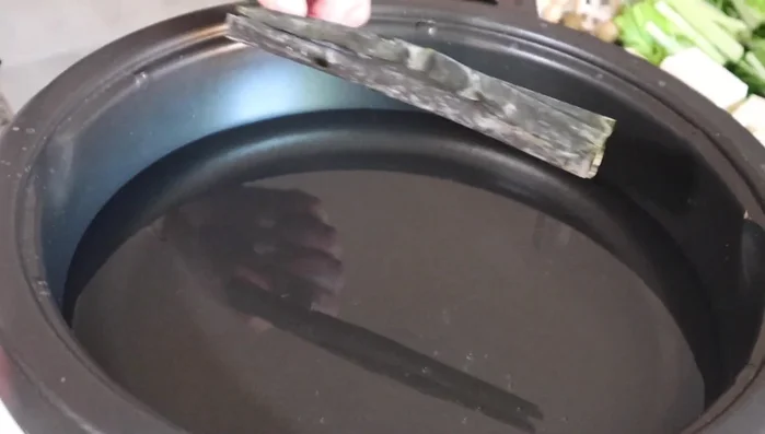 Soak dried kombu in water for at least 15 minutes.