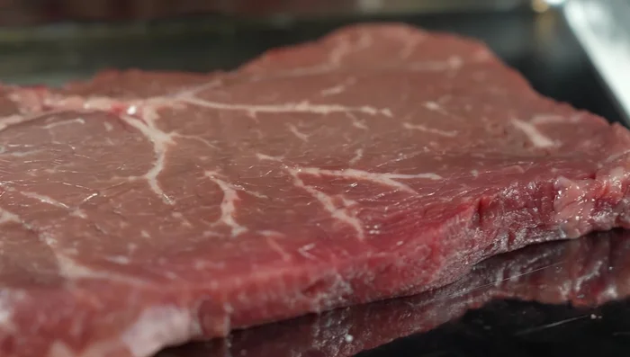 Prepare beef: Make incisions in the silverskin to prevent shrinking. Season with salt and pepper.