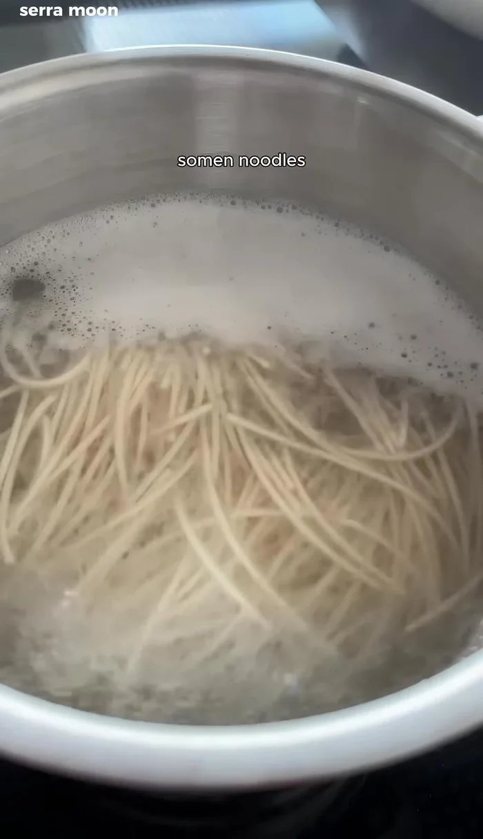 Boil somen noodles, rinse under cold water, and add to the pot.