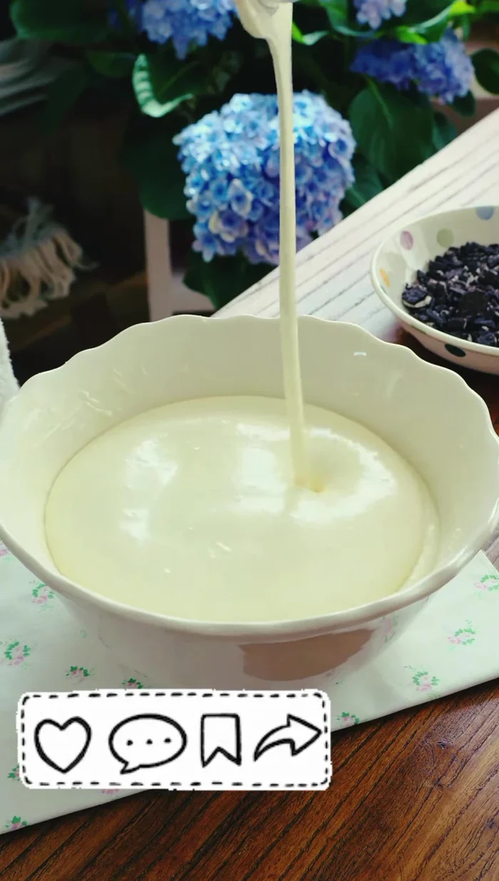 Pour the creamy mixture over the biscuit base in a 10-inch mold.
