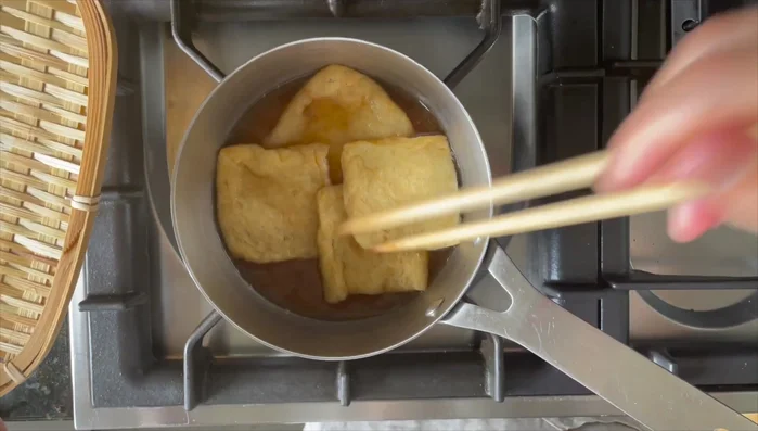 Place the agisan in the pot with the dashi and simmer over medium heat, then reduce heat to low and cook for 15 minutes.