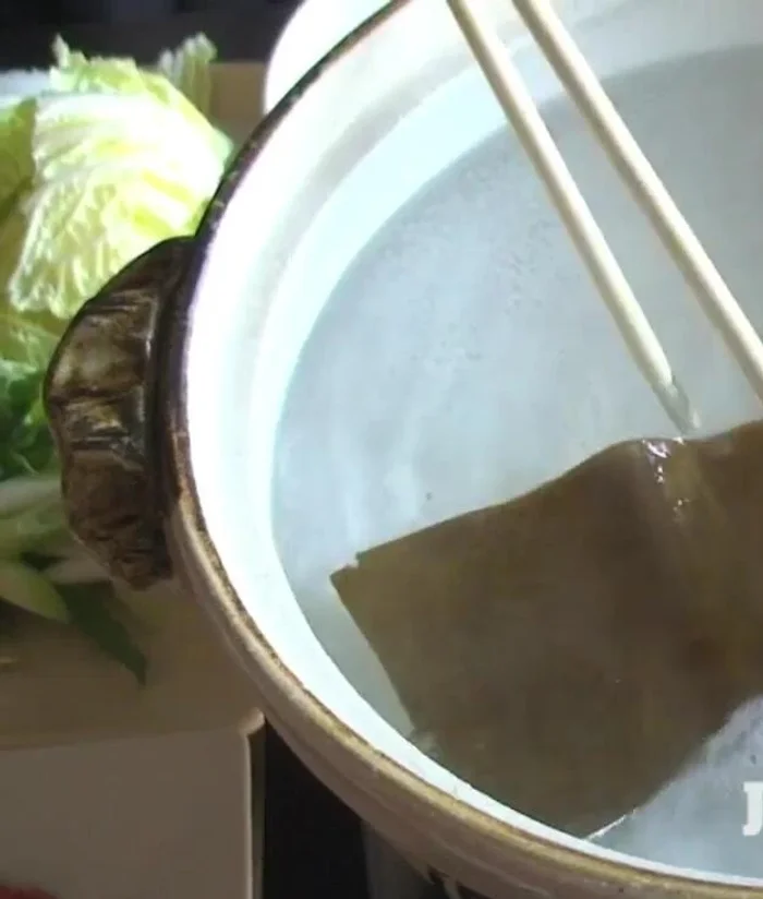 Heat the broth: Heat the pot with kombu and water over medium heat until it boils. Remove the kombu, then reduce the heat to medium-low.