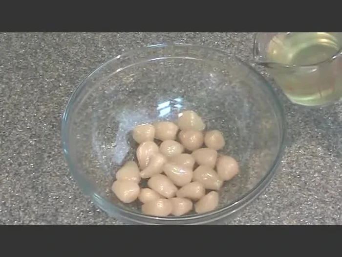 Add the drained scallions to a bowl. Add back 3/4 cups of the original sugary vinegary solution.