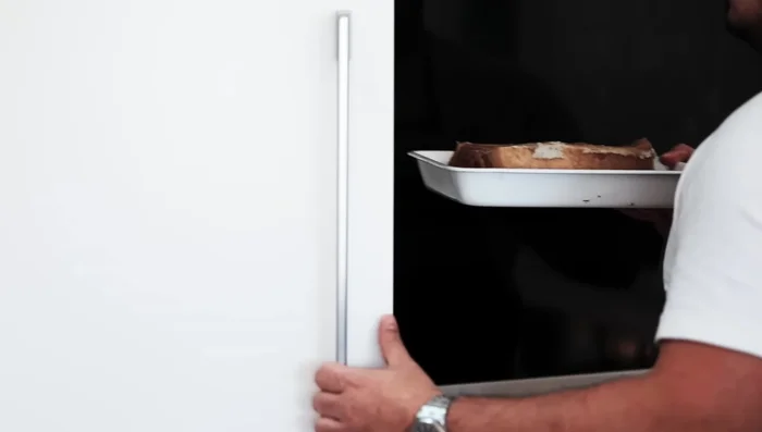 Chill and slice: Remove the pork and let it cool completely in the braising liquid. Refrigerate for easier slicing. Slice thinly (around 0.5cm).