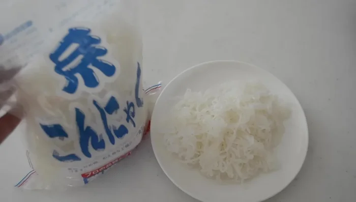 Prepare shirataki noodles: Drain, rinse under cold water, and blanch for a few minutes to remove odor. Drain well and rinse again. Drizzle with sesame or vegetable oil.