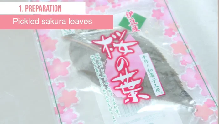 Soak the pickled sakura leaves in water for 30 minutes to remove excess salt.