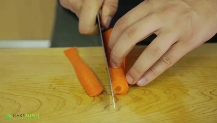 Prepare the carrot by peeling, cutting off the sides, and slicing into thin (1mm) strips.