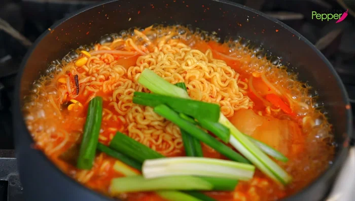Add scallions and toss. Turn off the heat.