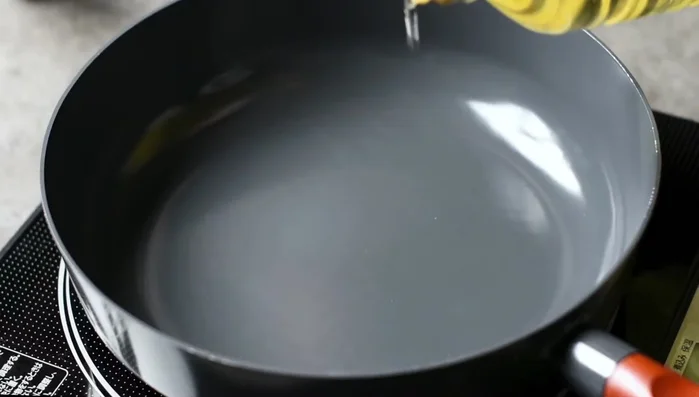Sauté the onions: Heat a frying pan over medium heat. Add 1 teaspoon of oil and sauté the onions until slightly softened (about 3 minutes). (115.119)