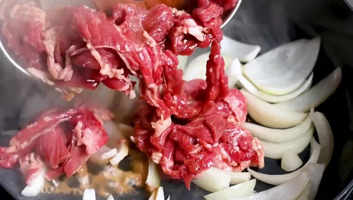 Cook the beef: Add the marinated beef (including the marinade) to the pan. Seal the surface of the beef, but don't overcook. (150.56)
