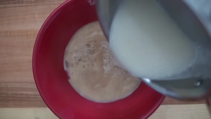 Combine tare and lard with the soup before adding noodles and toppings.