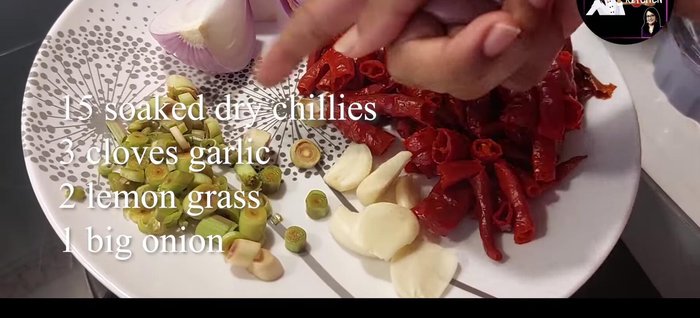 Blend the soaked red chilies, garlic, onion, and red urad dal into a paste.