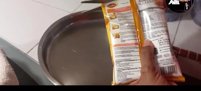 Coat the tofu in Bestari flour.