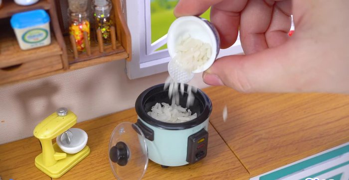 Prepare the rice.