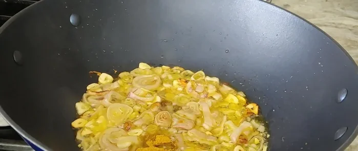 Add carrot powder and tomato paste. Cook for 3-5 minutes, stirring constantly.
