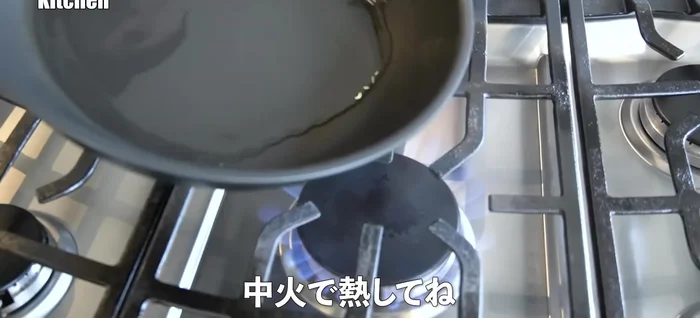 Heat salad oil in a frying pan. Grill the eggplant pieces skin-side down until nicely browned, avoiding excessive oil.