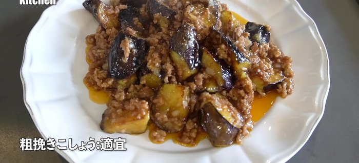 Serve hot, optionally garnished with pepper or other toppings.