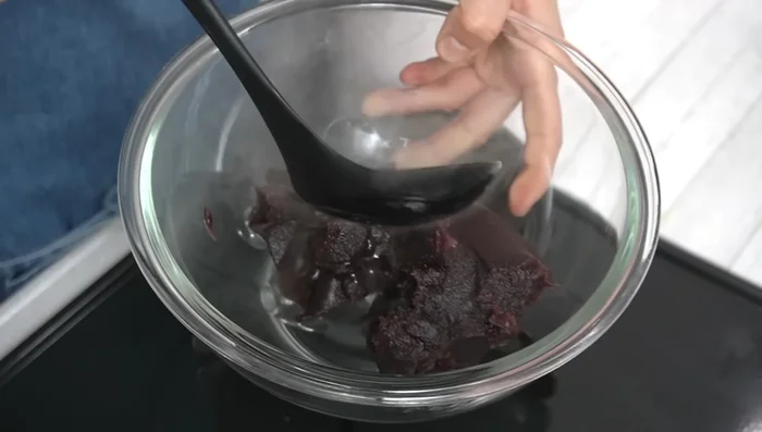 Add adzuki beans gradually to the hot mixture, stirring well to incorporate them. Do this quickly as it will solidify at higher temperatures.