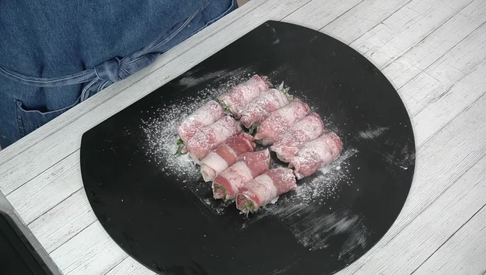 Lightly coat the rolled pork belly with potato starch.