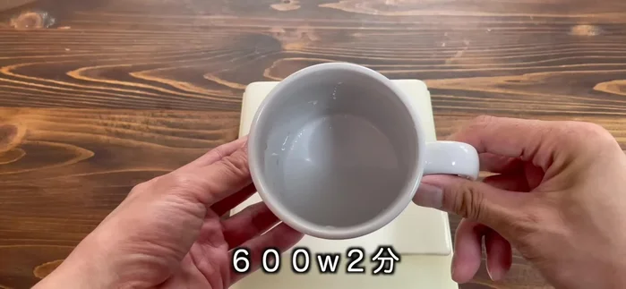 Microwave the sugar and water mixture at 600W for 2 minutes.