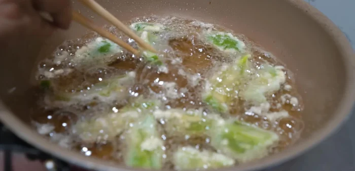 Remove the tempura from the oil and let it drain on some absorbent paper before serving.