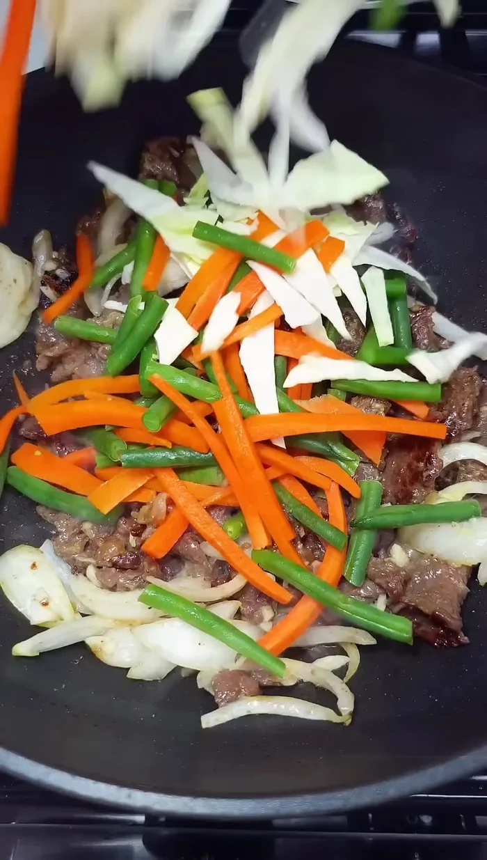 Add the vegetables (carrots, green beans, cabbage) and cook for about 1-2 minutes. (Start: 86.24)
