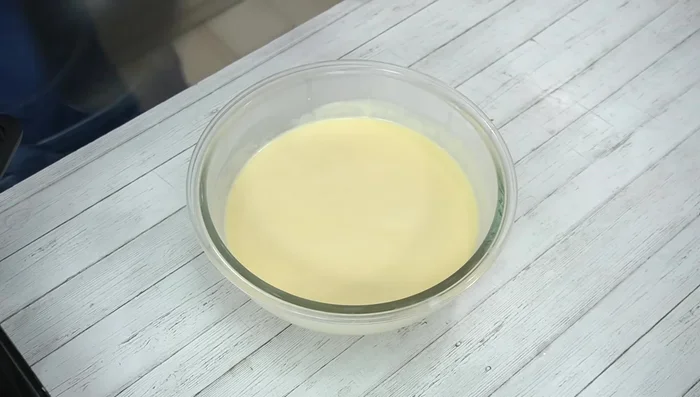 After 1 hour, gently mix the crepe batter.