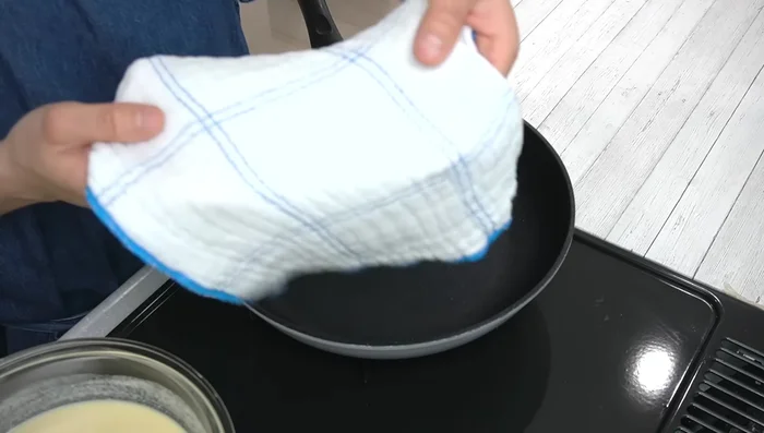 Heat a 26cm frying pan with oil over medium heat. Pour 1.5-2 ladles of batter, spread evenly, and cook until edges brown (about 15 seconds per side).