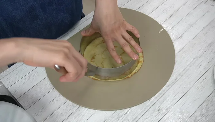 Stack crepes, spreading whipped cream between each layer. Top with a large crepe and remaining cream.