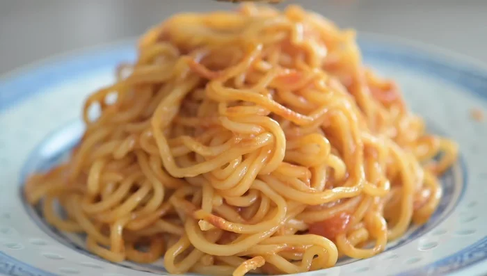 Serve the yakisoba. Garnish with chili oil and chopped green onions as desired.